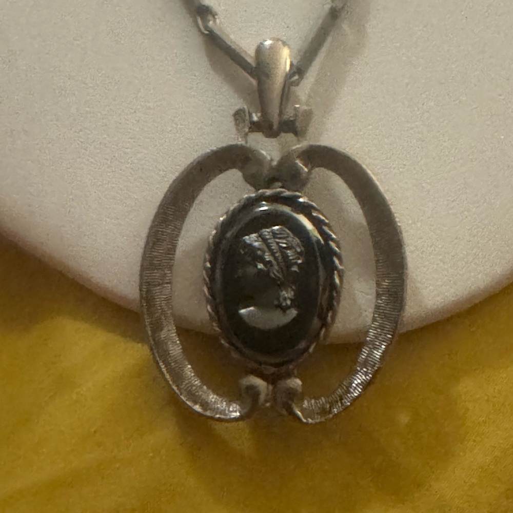 Harry Maxson Schmidt Silver-Tone Cameo Pendant Necklace image 2